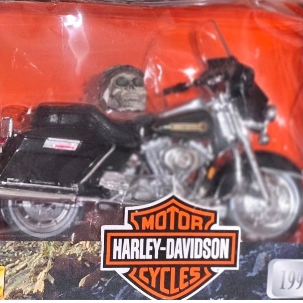 Maisto Harley-Davidson 1:18 Series 6 1999 FLHT Electra Glide Standard Diecast
